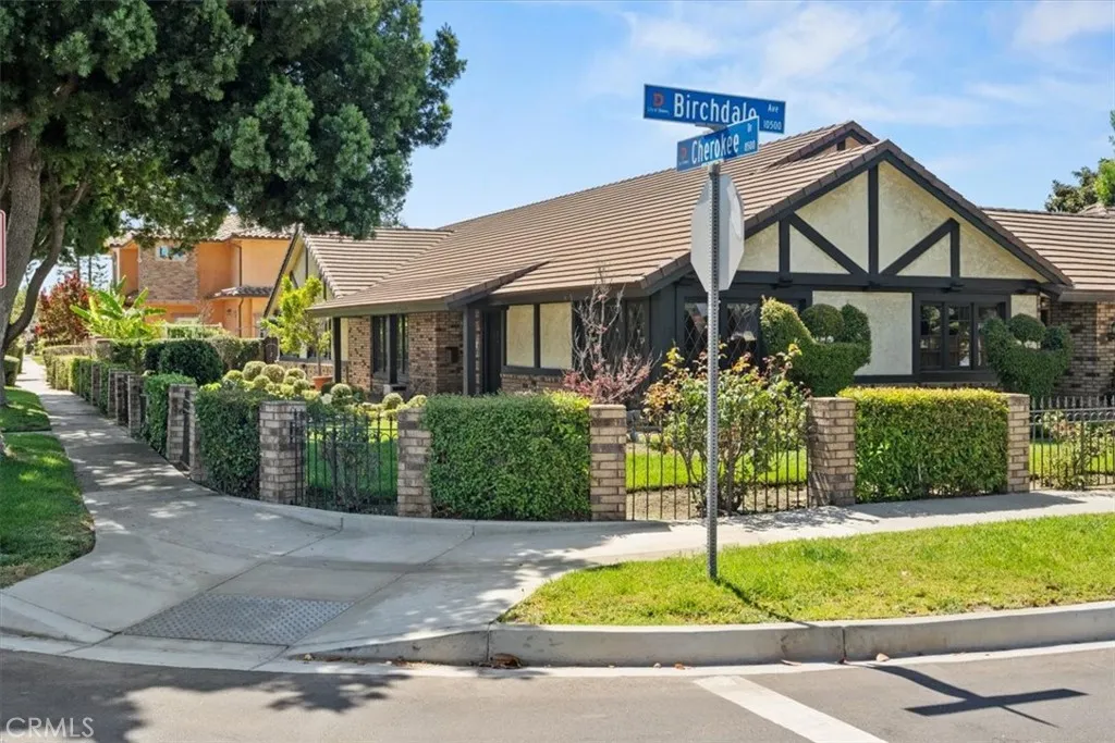 8560 Cherokee Drive, Downey, California 90241 home-pic-1