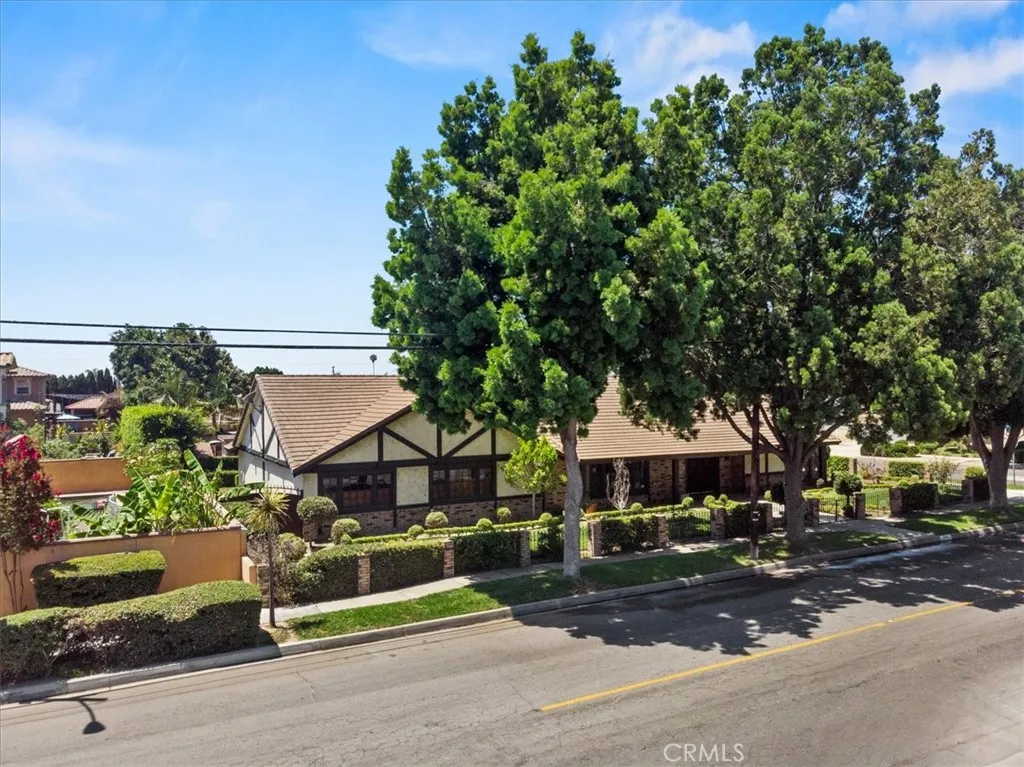 8560 Cherokee Drive, Downey, California 90241 home-pic-49