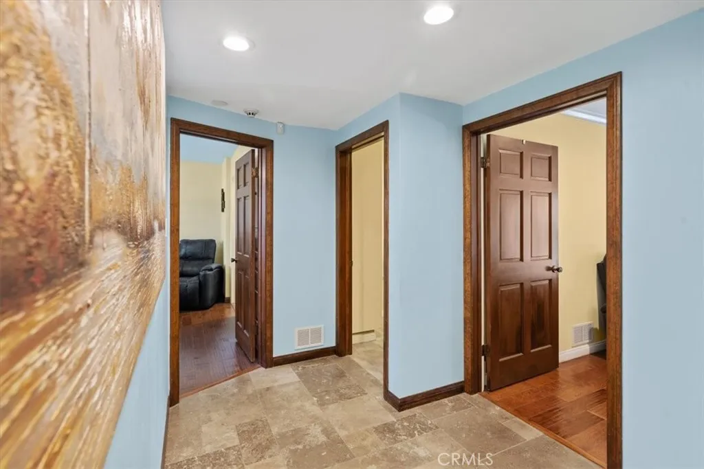 8560 Cherokee Drive, Downey, California 90241 home-pic-26