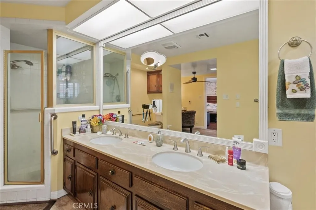 8560 Cherokee Drive, Downey, California 90241 home-pic-34