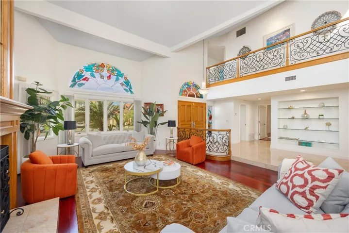 Formal living space, spread out to show room size
