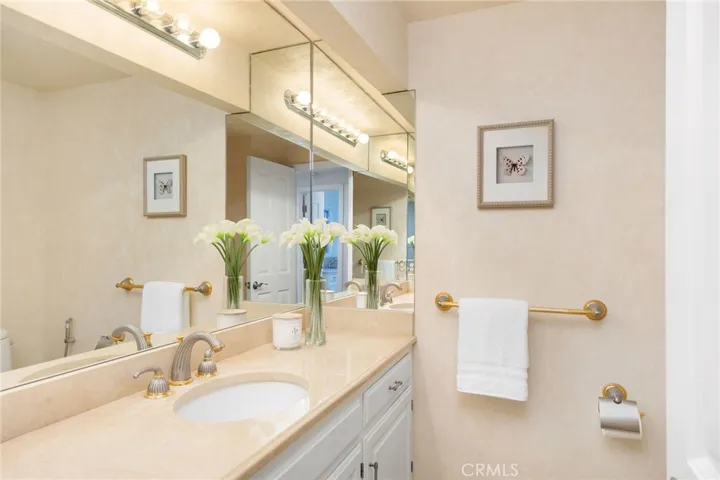 Powder/Guest Bath
