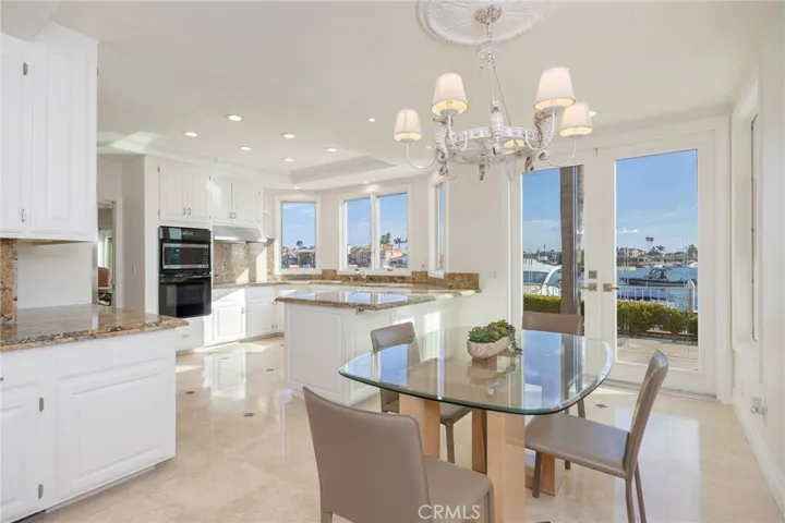 Newly Refreshed Kitchen with Casual Dining