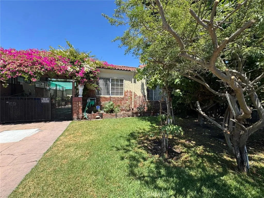 2565 Sale Place, Huntington Park, California 90255 home-pic-1