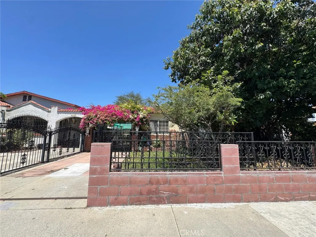 2565 Sale Place, Huntington Park, California 90255 home-pic-3