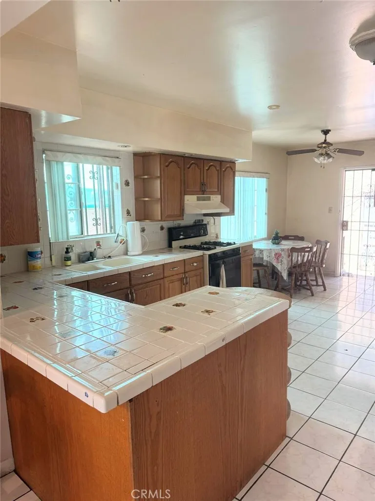 2565 Sale Place, Huntington Park, California 90255 home-pic-5