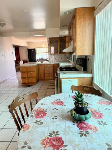 2565 Sale Place, Huntington Park, California 90255