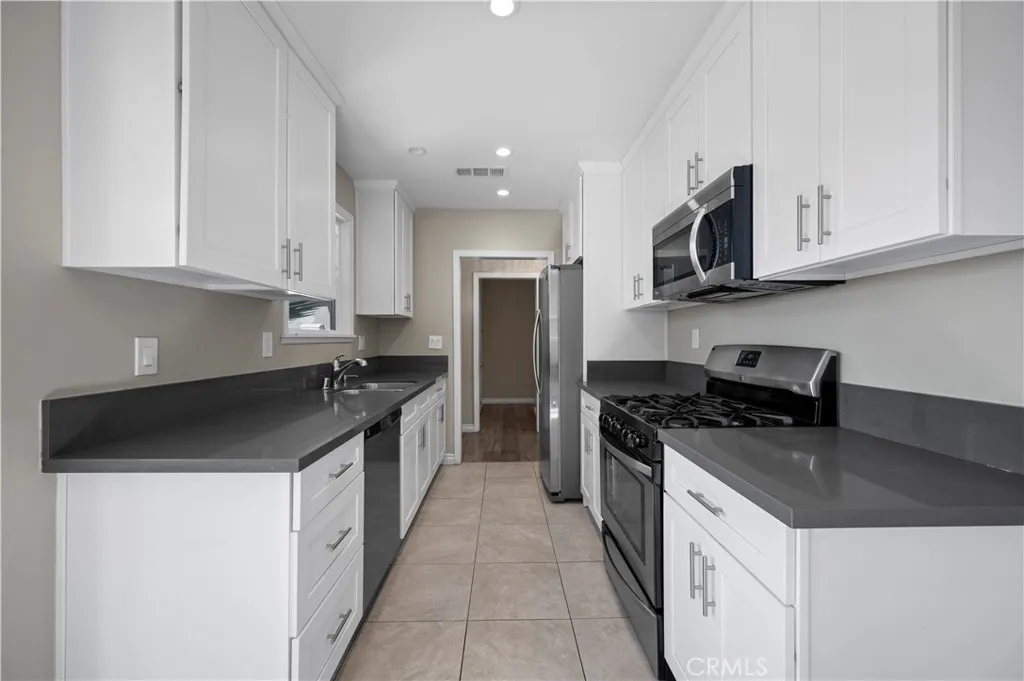 7736 Bellaire Avenue, North Hollywood, California 91605 home-pic-18