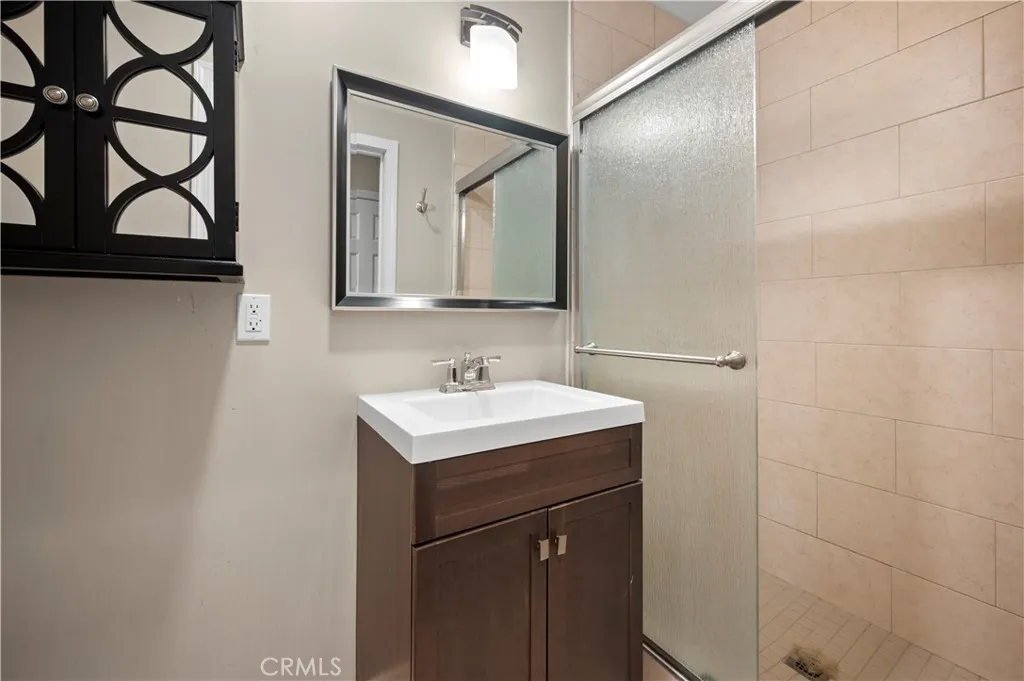 7736 Bellaire Avenue, North Hollywood, California 91605 home-pic-16