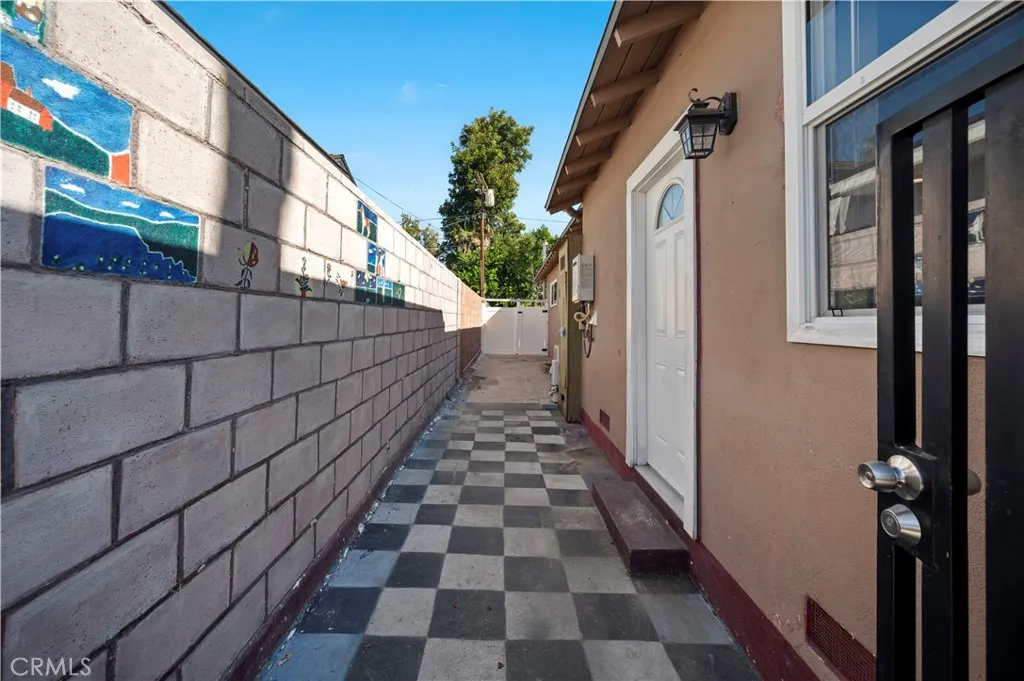 7736 Bellaire Avenue, North Hollywood, California 91605 home-pic-23