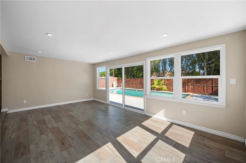 7736 Bellaire Avenue, North Hollywood, California 91605 home-pic-4