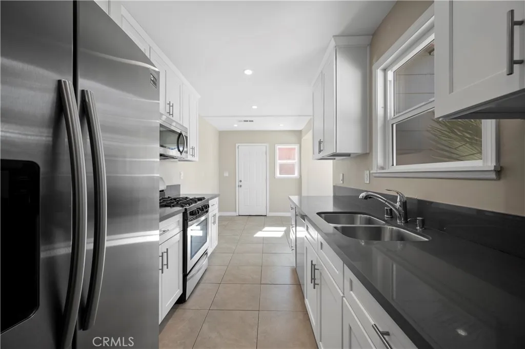 7736 Bellaire Avenue, North Hollywood, California 91605 home-pic-17