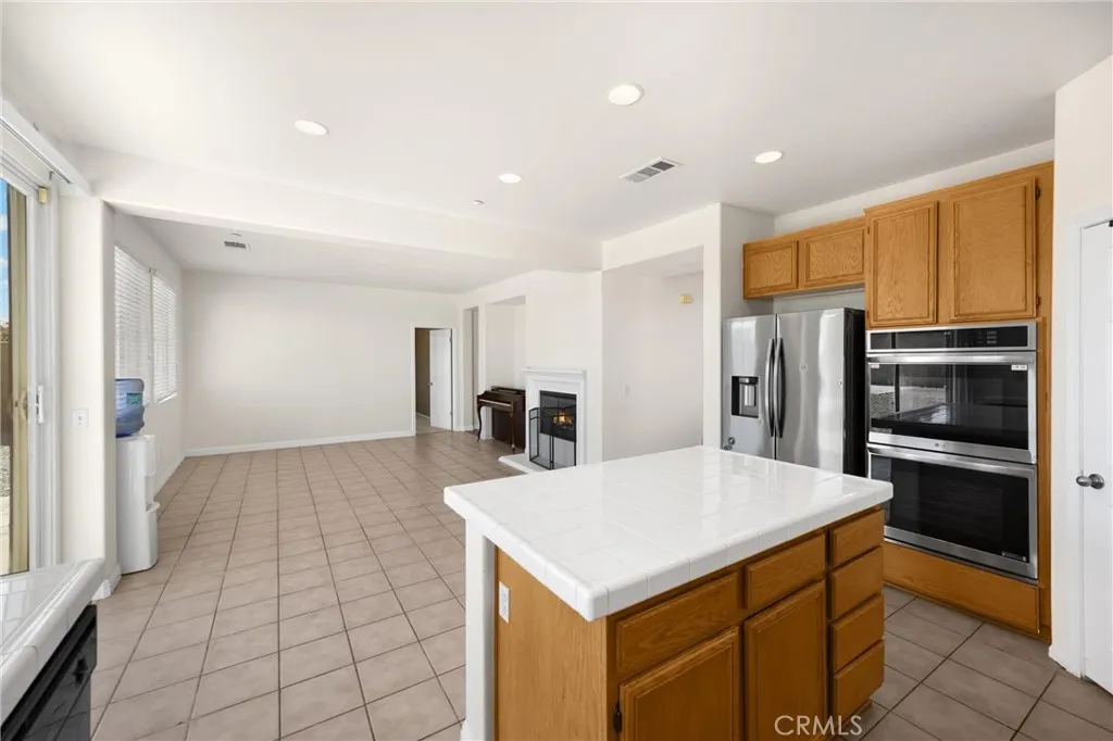 16539 Pismo Way, Fontana, California 92336 home-pic-5