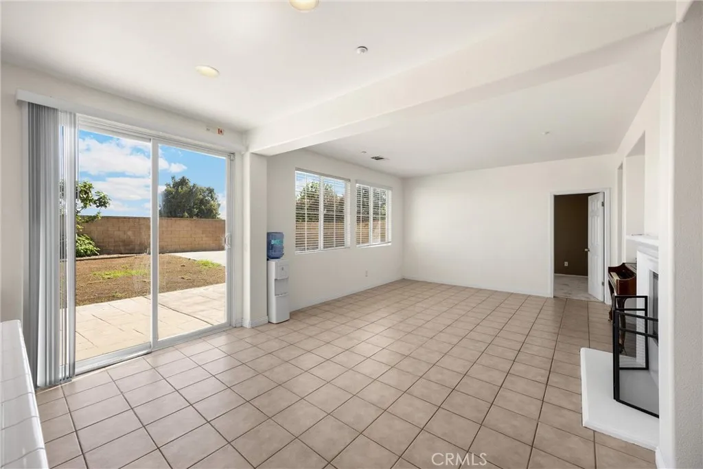 16539 Pismo Way, Fontana, California 92336 home-pic-9