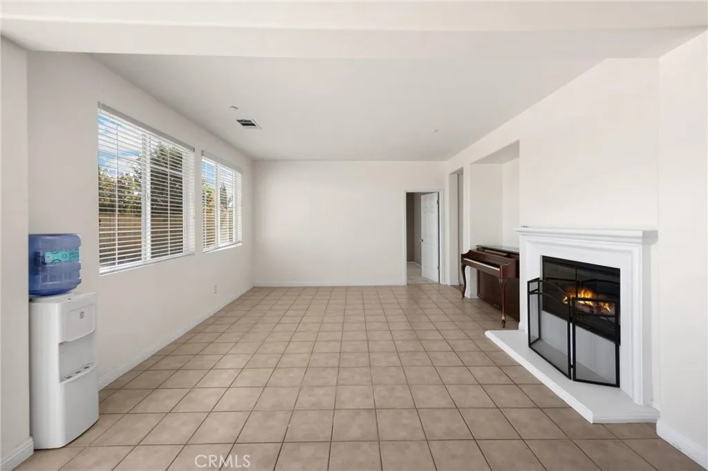 16539 Pismo Way, Fontana, California 92336 home-pic-8
