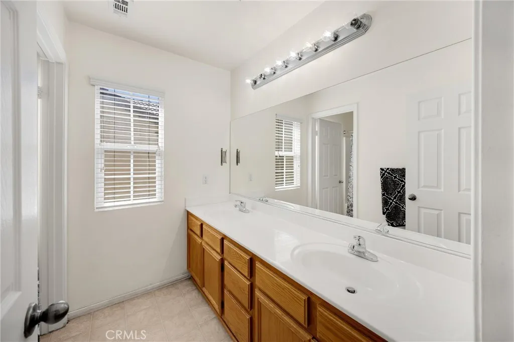 16539 Pismo Way, Fontana, California 92336 home-pic-28
