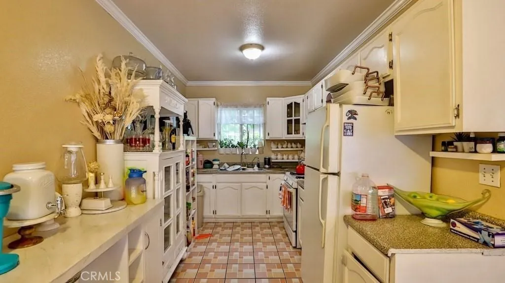 6414 S Hoover Street, Los Angeles, California 90044 home-pic-2