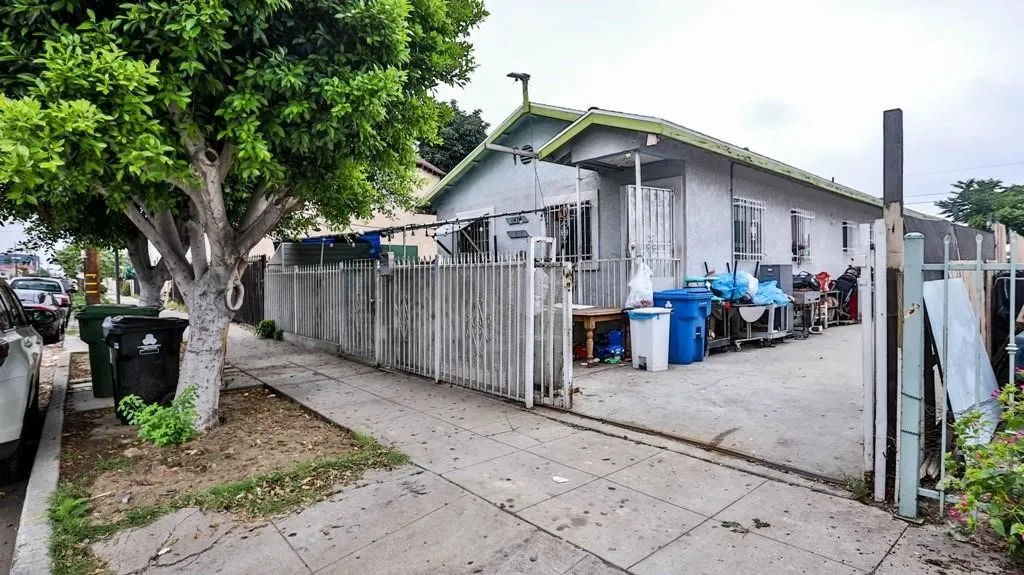 6414 S Hoover Street, Los Angeles, California 90044 home-pic-0