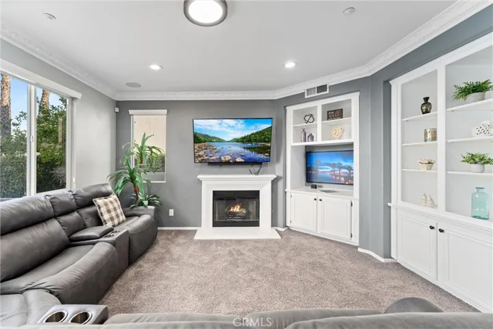 6031 Medinah Street, Fontana, California 92336