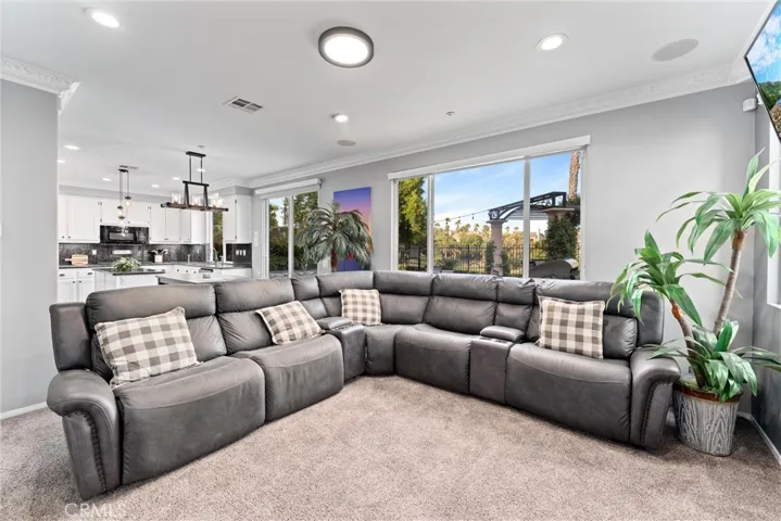 6031 Medinah Street, Fontana, California 92336