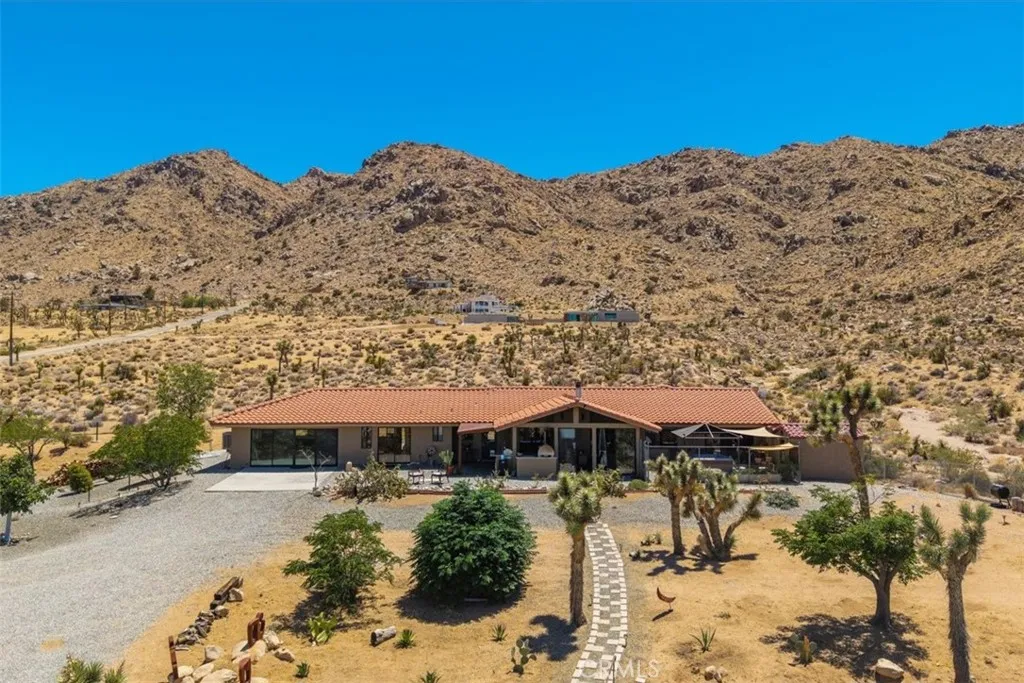 7880 Wesley Road, Joshua Tree, California 92252 home-pic-1