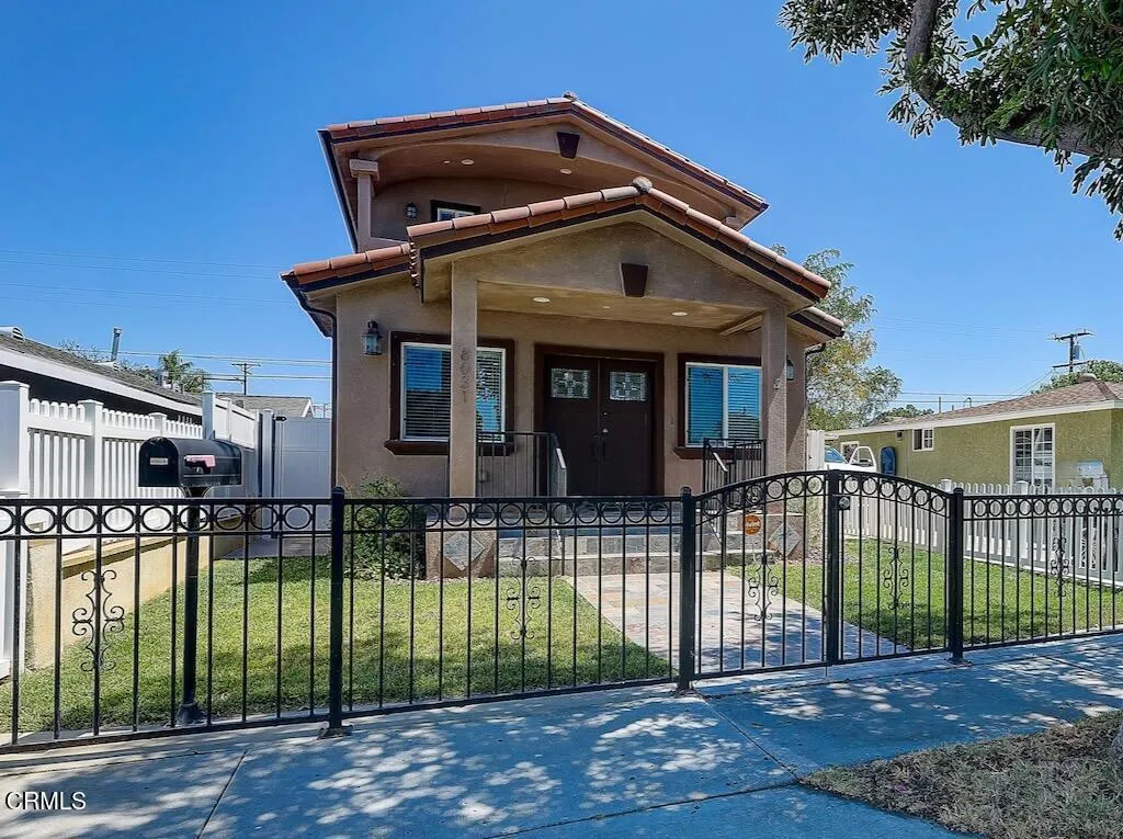 8031 Alhambra Avenue, Paramount, California 90723, 3 Bedrooms Bedrooms, ,3 BathroomsBathrooms,Residential,For Sale,Alhambra,P1-23557