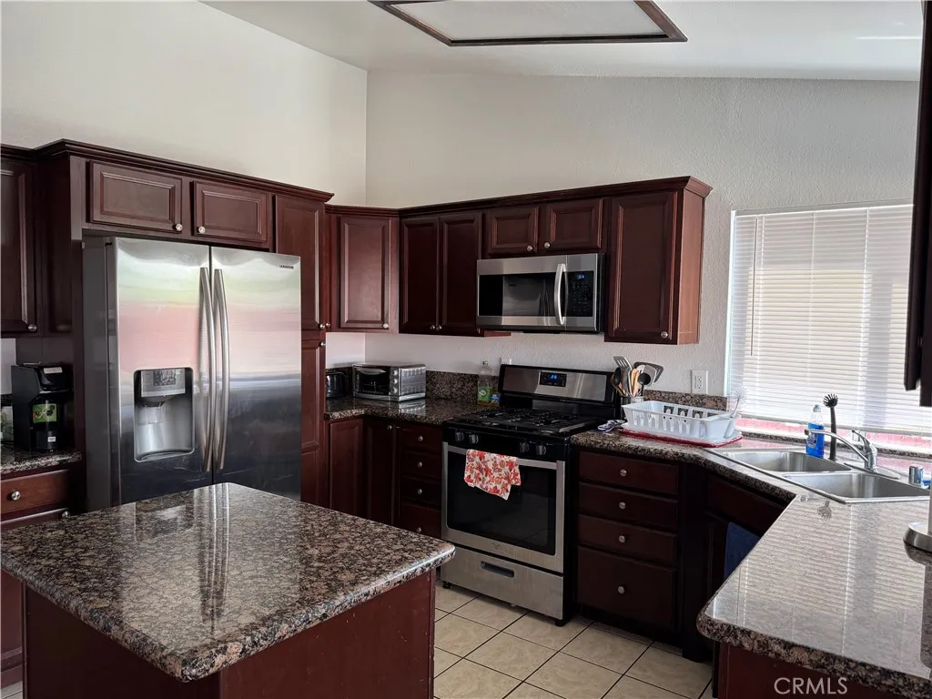 14230 Hillsborough Drive, Victorville, California 92392 home-pic-6