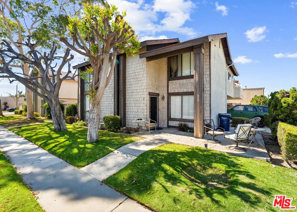 309 Utica Avenue, Huntington Beach, California 92648, 9 Bedrooms Bedrooms, ,8 BathroomsBathrooms,Residential Income,For Sale,Utica,25574459