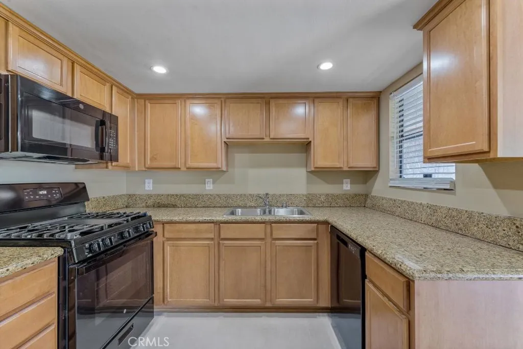 1313 Massachusetts Avenue 201, Riverside, California 92507 home-pic-9