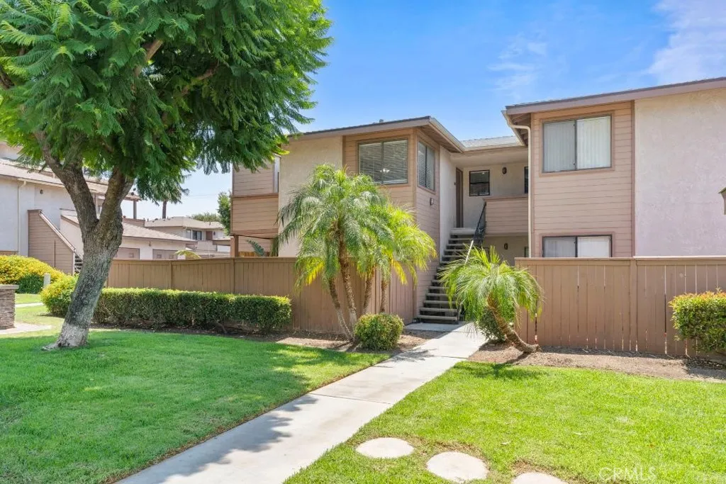 1313 Massachusetts Avenue 201, Riverside, California 92507 home-pic-0