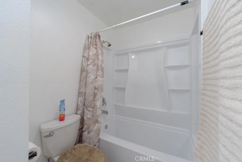 1313 Massachusetts Avenue 201, Riverside, California 92507 home-pic-12