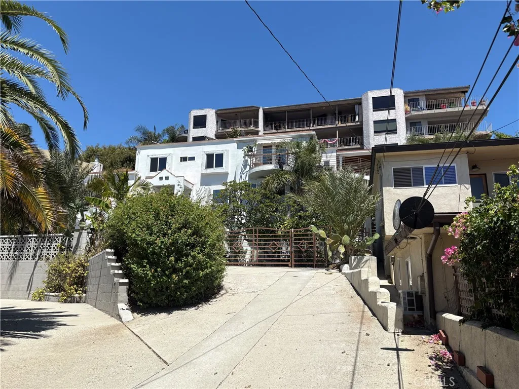 1994 Stanley Avenue, Signal Hill, California 90755, 3 Bedrooms Bedrooms, ,3 BathroomsBathrooms,Residential,For Sale,Stanley,PW25175550