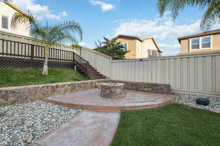 18290 Commercial St, Lathrop, California 95330