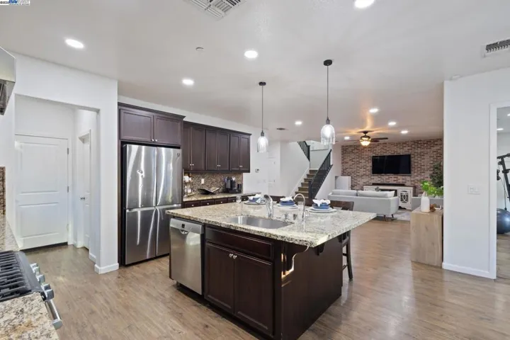 18290 Commercial St, Lathrop, California 95330