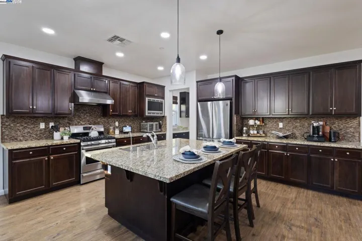 18290 Commercial St, Lathrop, California 95330