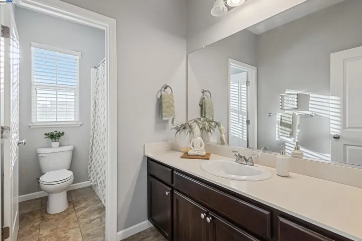 18290 Commercial St, Lathrop, California 95330