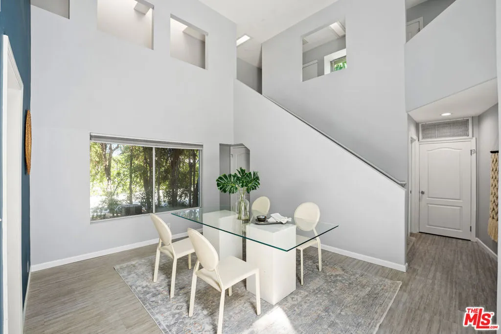 23246 Canzonet Street, Woodland Hills, California 91367 home-pic-6