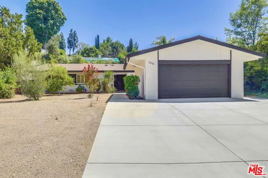 24300 Clipstone Street, Woodland Hills, California 91367, 3 Bedrooms Bedrooms, ,2 BathroomsBathrooms,Residential,For Sale,Clipstone,25574549