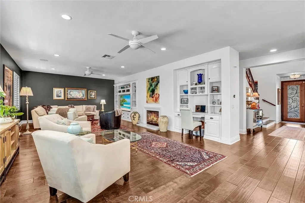 21756 Redwood Canyon Place, Saugus, California 91390 home-pic-4