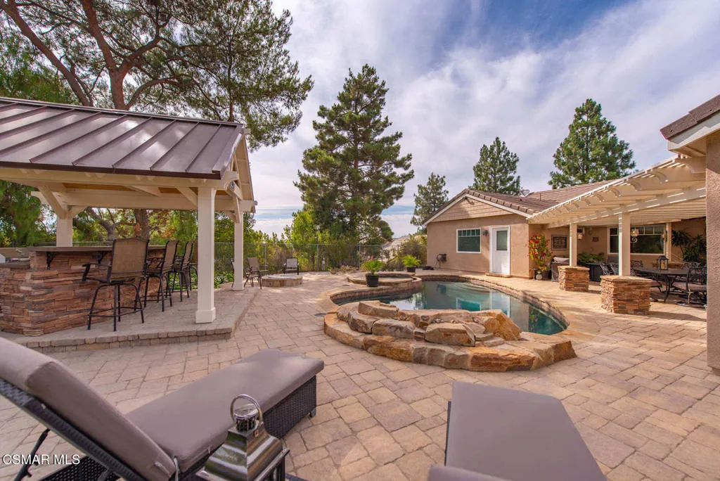2056 Casual Court, Simi Valley, California 93065 home-pic-57
