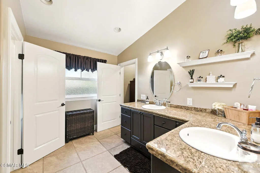 2056 Casual Court, Simi Valley, California 93065 home-pic-33