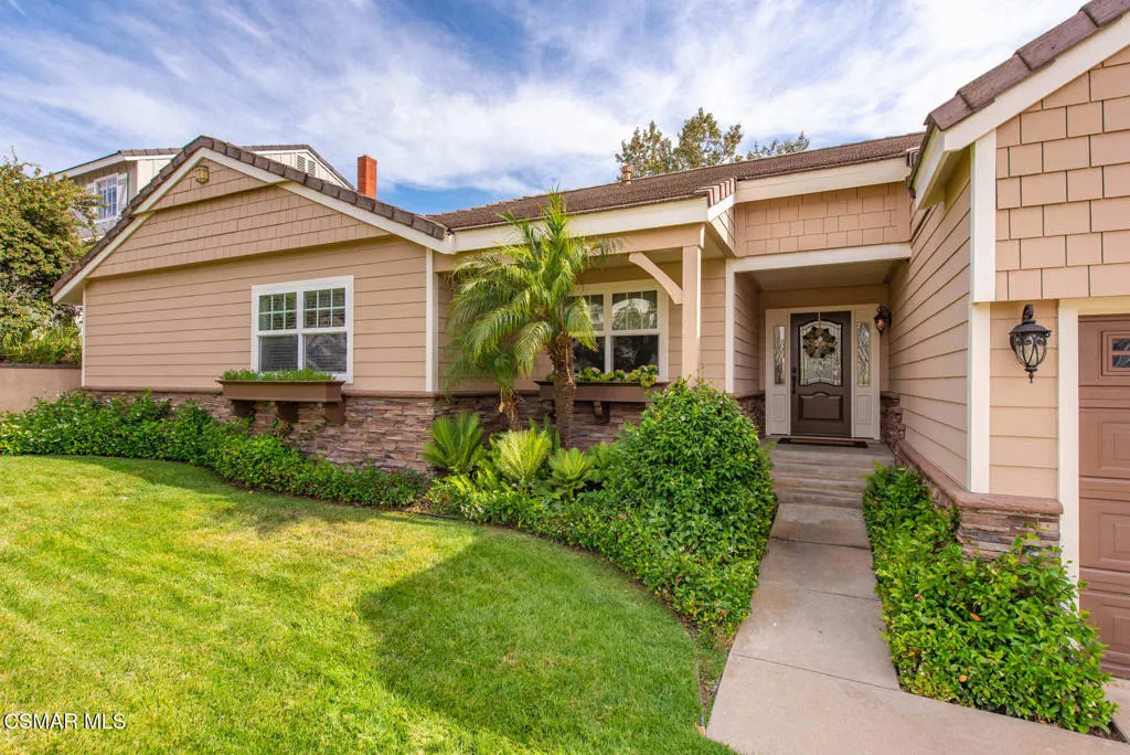 2056 Casual Court, Simi Valley, California 93065 home-pic-7