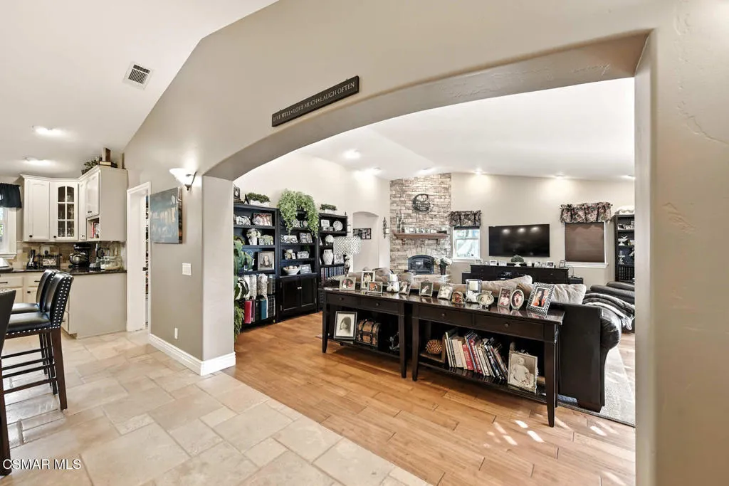 2056 Casual Court, Simi Valley, California 93065 home-pic-24