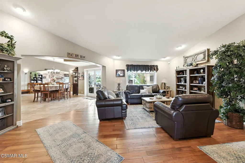 2056 Casual Court, Simi Valley, California 93065 home-pic-13