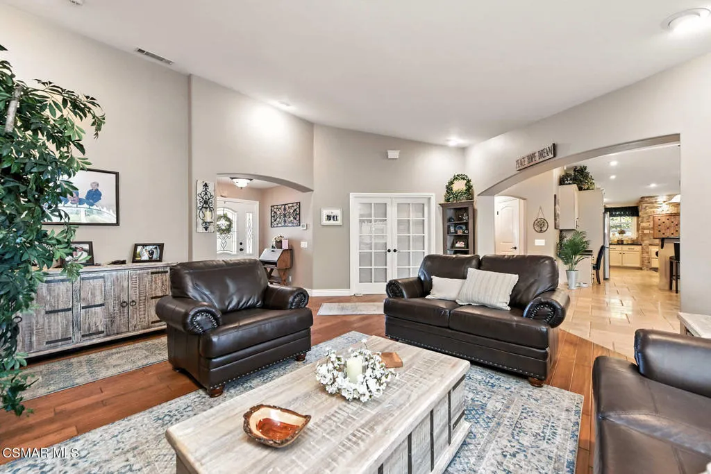 2056 Casual Court, Simi Valley, California 93065 home-pic-9