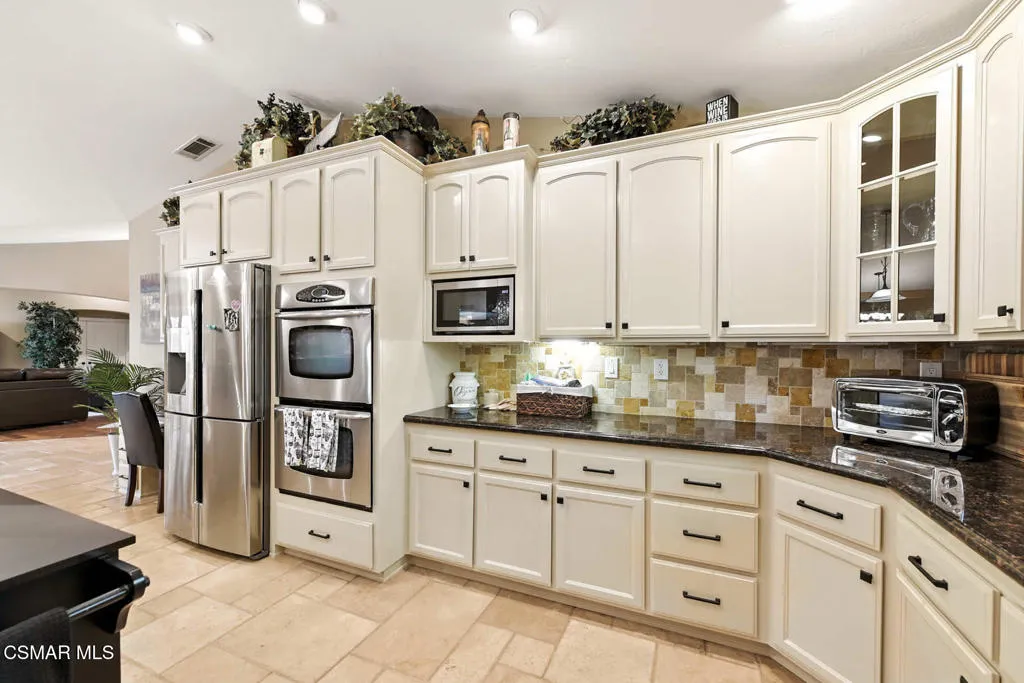 2056 Casual Court, Simi Valley, California 93065 home-pic-20