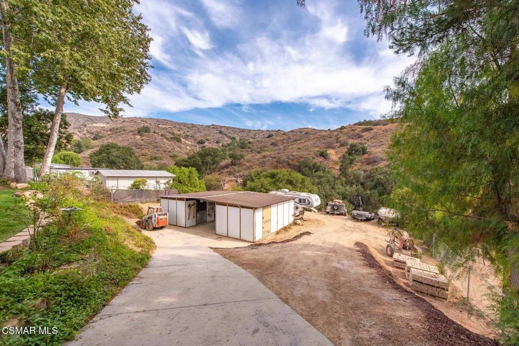 2056 Casual Court, Simi Valley, California 93065 home-pic-65