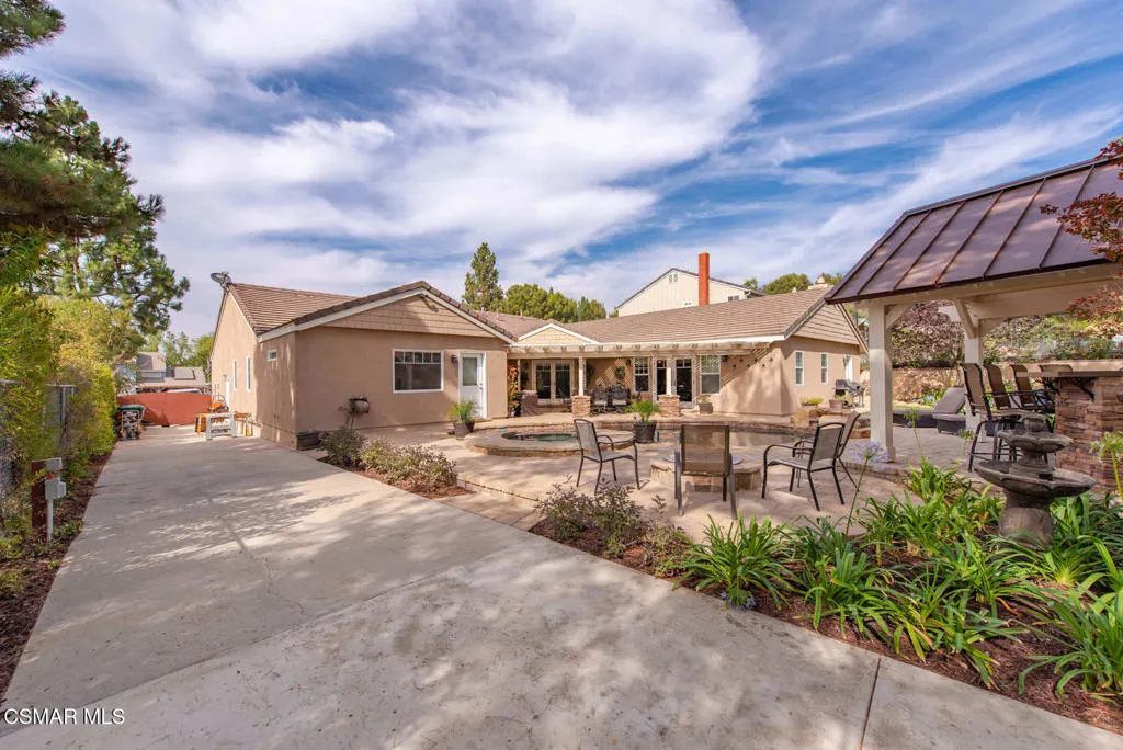 2056 Casual Court, Simi Valley, California 93065 home-pic-51