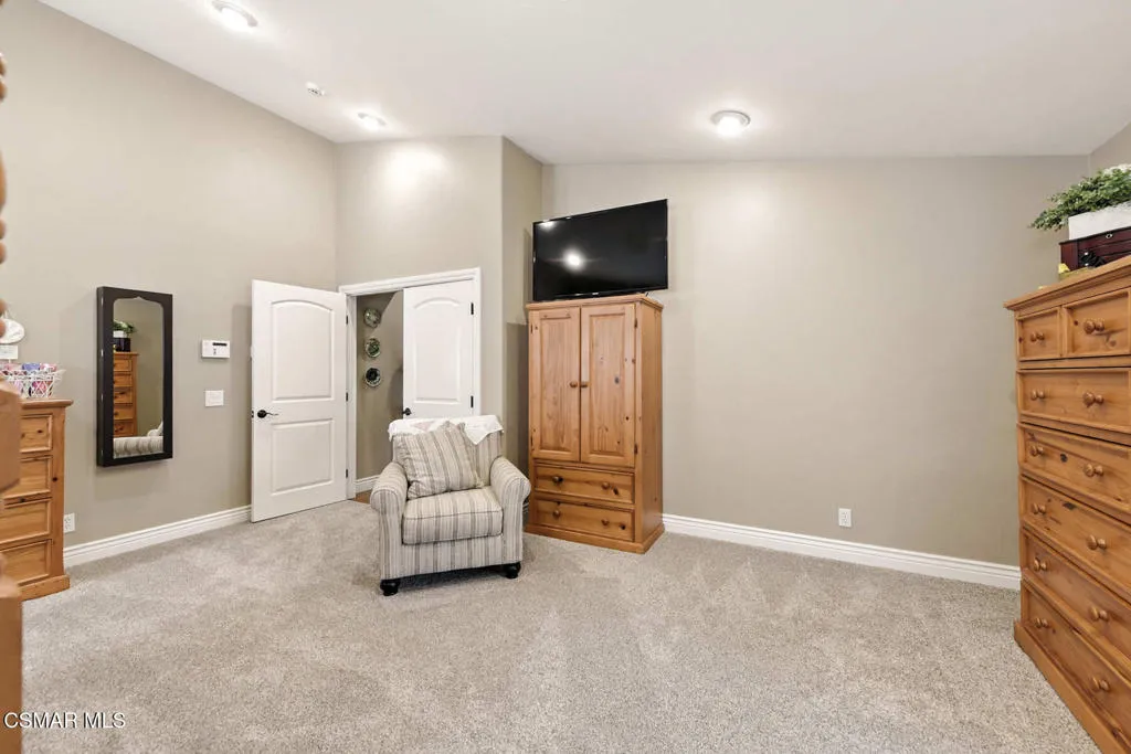 2056 Casual Court, Simi Valley, California 93065 home-pic-39