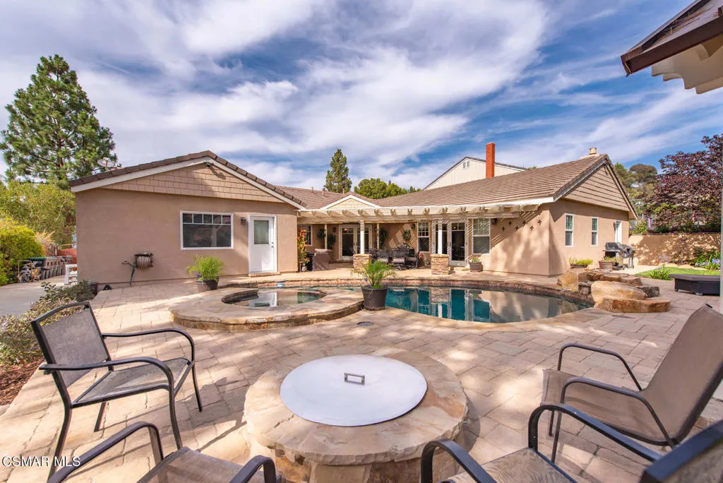 2056 Casual Court, Simi Valley, California 93065 home-pic-49